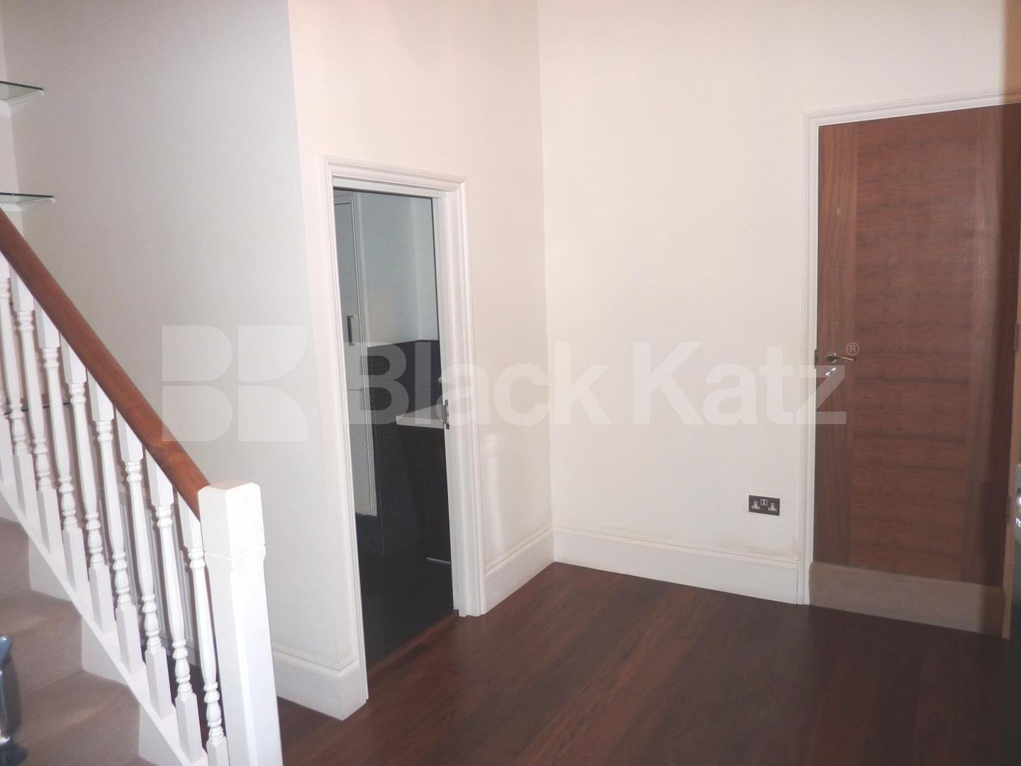 			REGENTS PARK, 2 Bedroom, 1 bath, 1 reception Flat			 Albany Street, REGENTS PARK